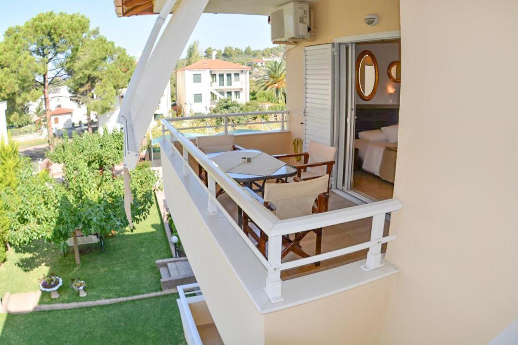 Michel Mar Studios & Apartments Neos Marmaras Exterior photo