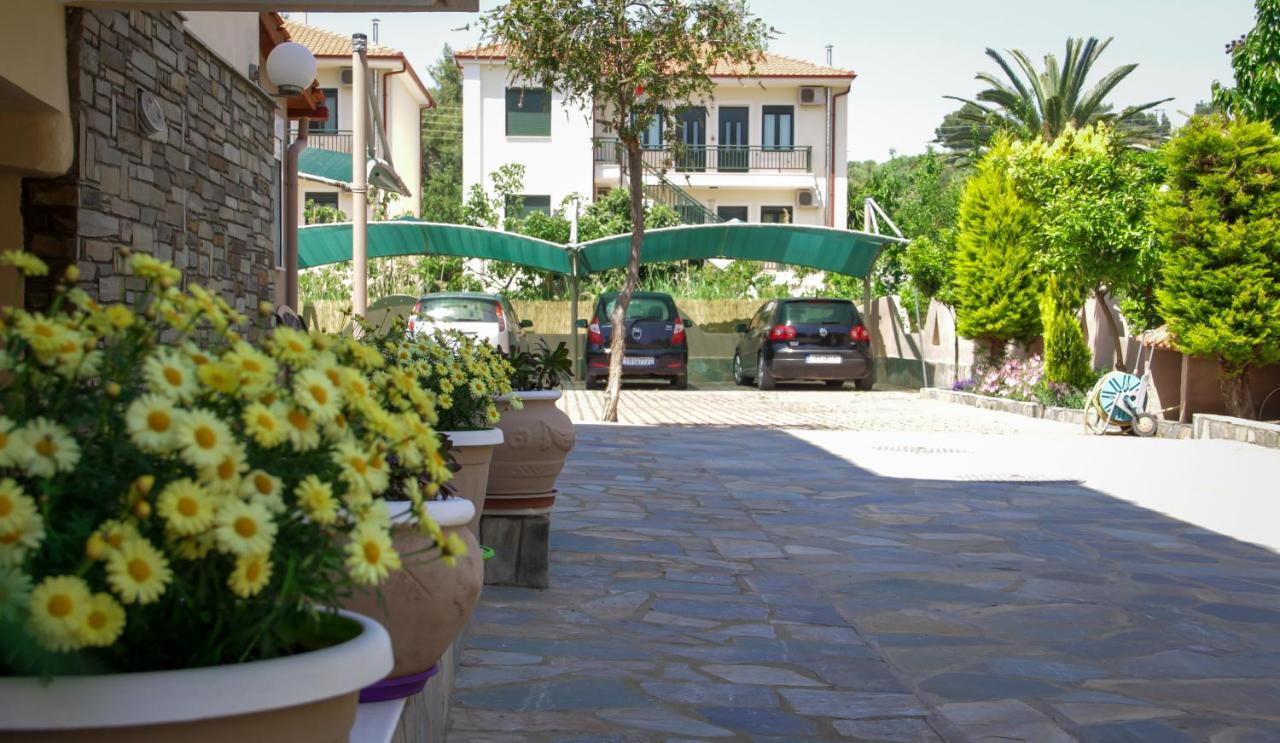 Michel Mar Studios & Apartments Neos Marmaras Exterior photo